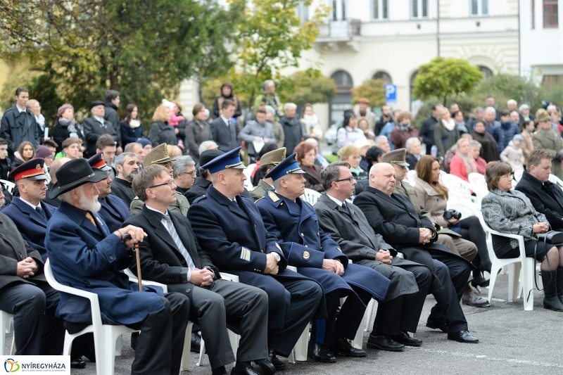 Az 1956-os ünnepi megemlékezés a Hősök terén