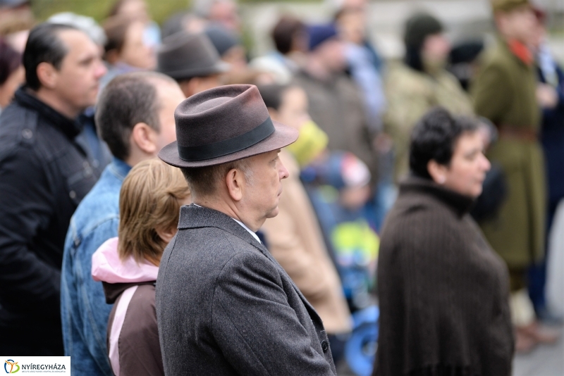Az 1956-os ünnepi megemlékezés a Hősök terén