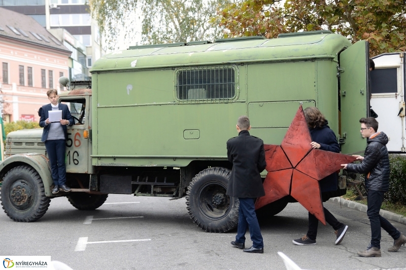 Az 1956-os ünnepi megemlékezés a Hősök terén