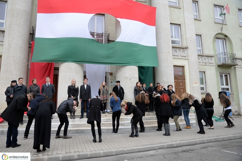 Az 1956-os ünnepi megemlékezés a Hősök terén