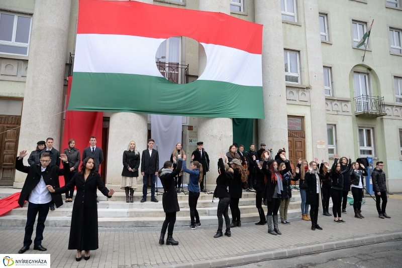 Az 1956-os ünnepi megemlékezés a Hősök terén