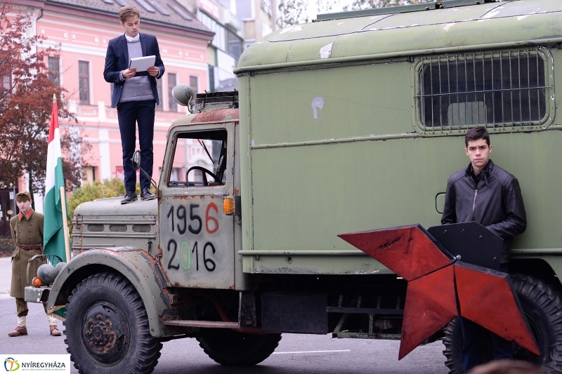 Az 1956-os ünnepi megemlékezés a Hősök terén
