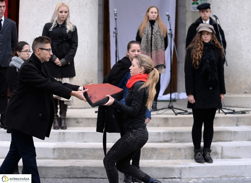 Az 1956-os ünnepi megemlékezés a Hősök terén