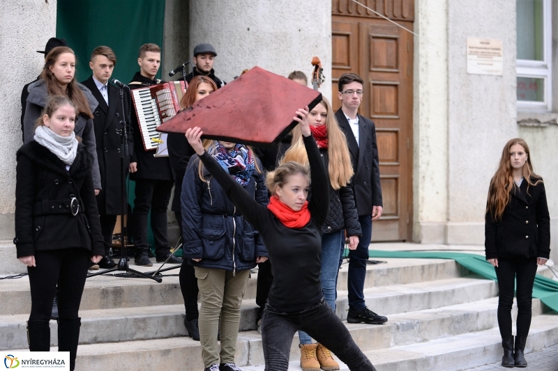 Az 1956-os ünnepi megemlékezés a Hősök terén