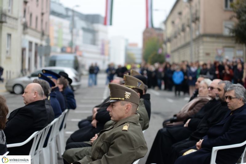 Az 1956-os ünnepi megemlékezés a Hősök terén