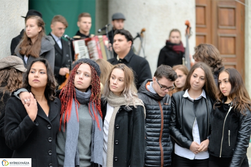 Az 1956-os ünnepi megemlékezés a Hősök terén