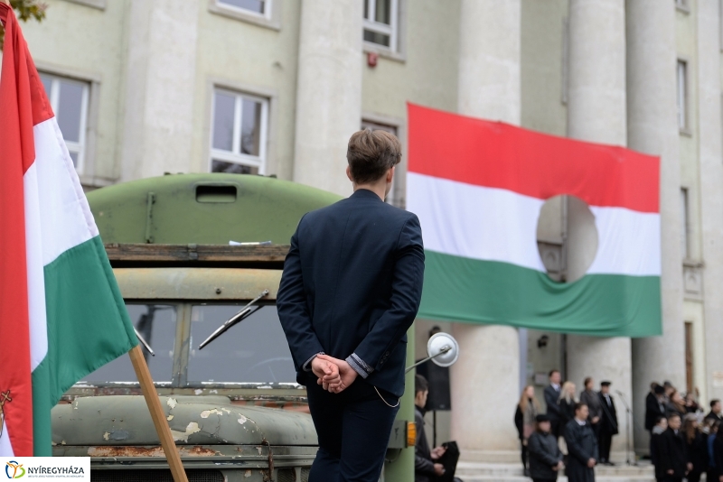 Az 1956-os ünnepi megemlékezés a Hősök terén