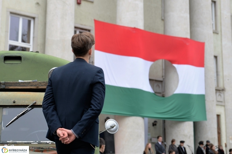 Az 1956-os ünnepi megemlékezés a Hősök terén