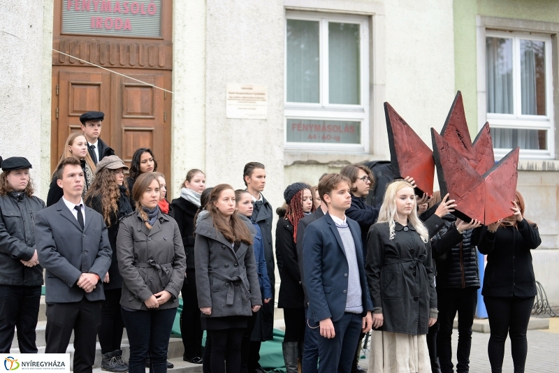 Az 1956-os ünnepi megemlékezés a Hősök terén