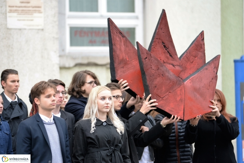 Az 1956-os ünnepi megemlékezés a Hősök terén