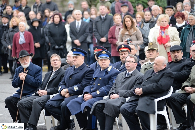 Az 1956-os ünnepi megemlékezés a Hősök terén