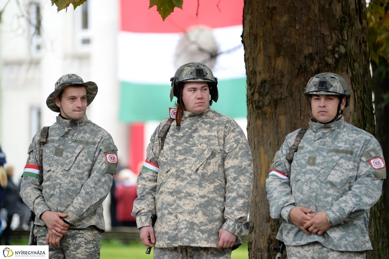 Az 1956-os ünnepi megemlékezés a Hősök terén