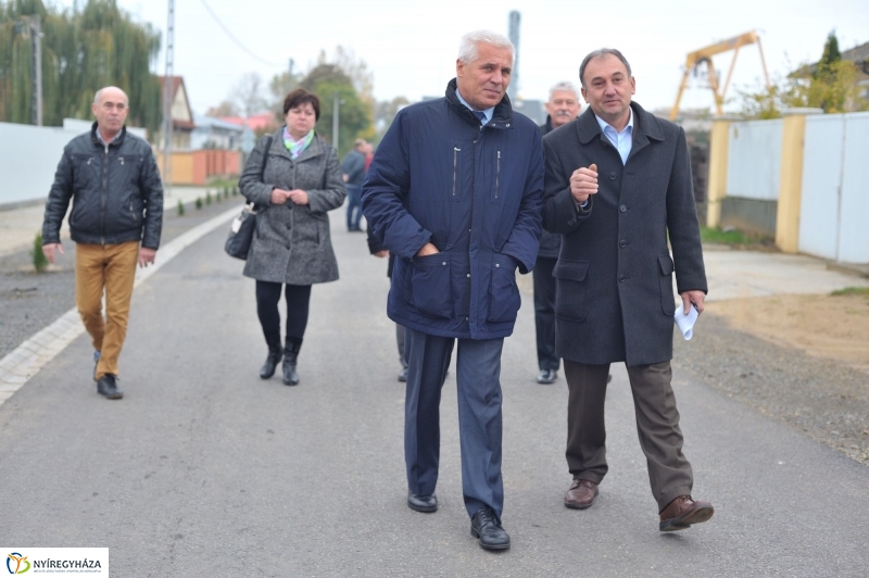 Útszakasz átadás a Lombkorona utcán - fotó Szarka Lajos