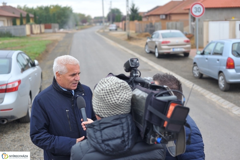 Útszakasz átadás a Lombkorona utcán - fotó Szarka Lajos