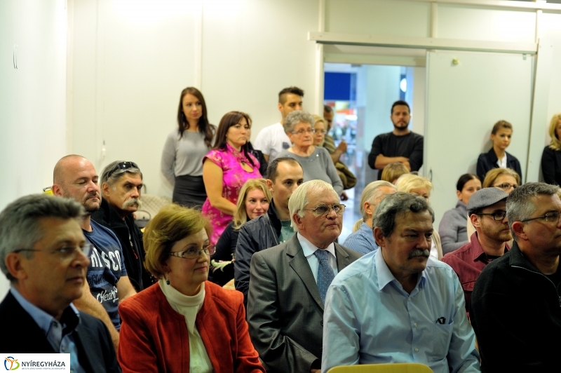 Eljövendő Maitrea Budha fotókiállítás - fotó Szarka Lajos