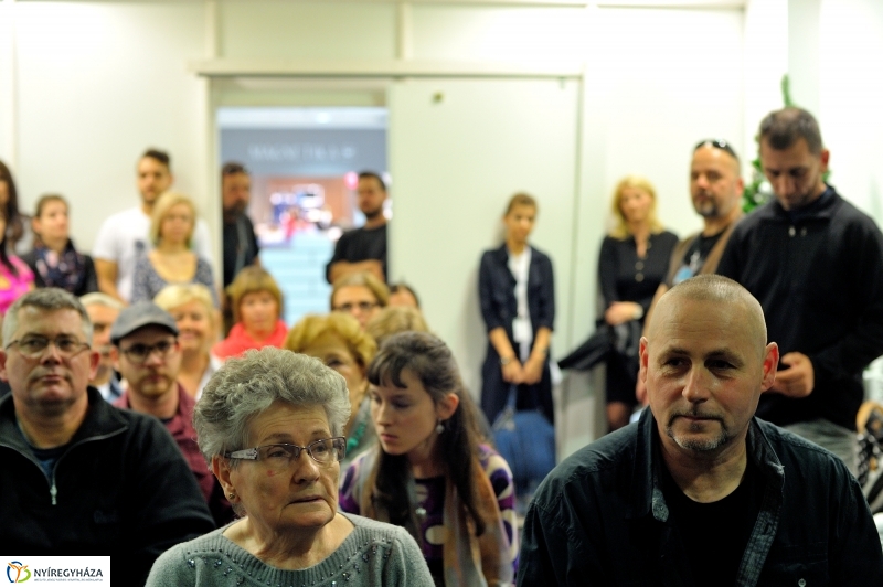 Eljövendő Maitrea Budha fotókiállítás - fotó Szarka Lajos