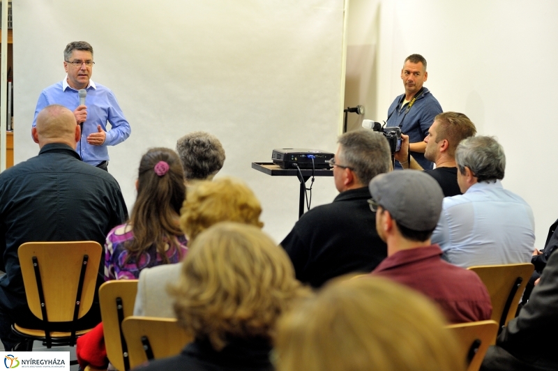 Eljövendő Maitrea Budha fotókiállítás - fotó Szarka Lajos