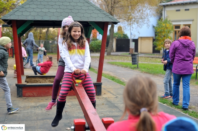 Őszi móka a Benczúr téren - fotó Szarka Lajos