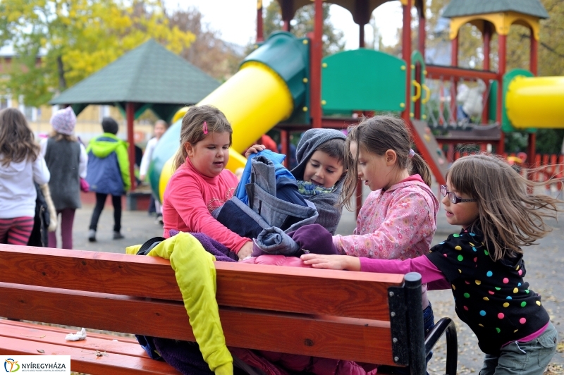 Őszi móka a Benczúr téren - fotó Szarka Lajos