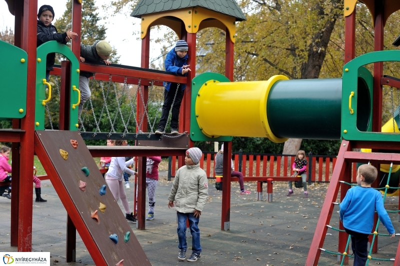 Őszi móka a Benczúr téren - fotó Szarka Lajos