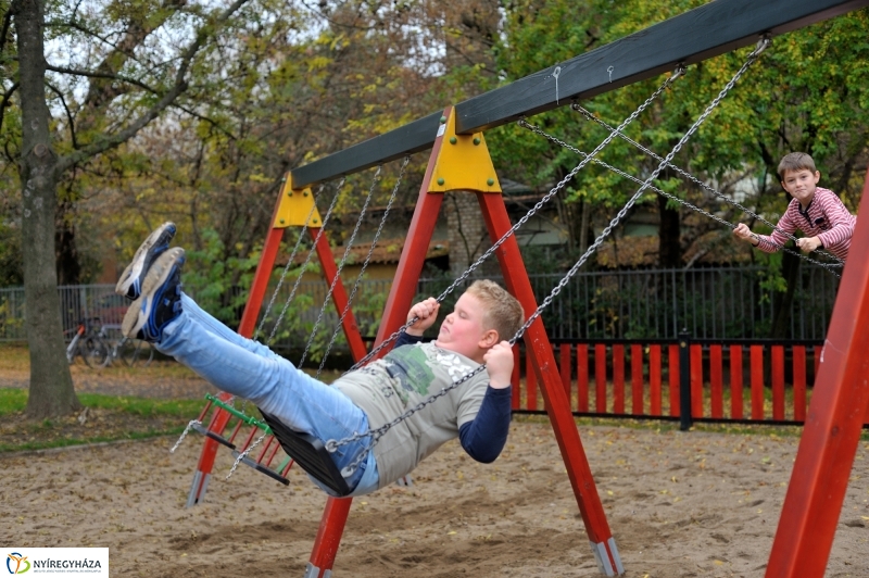 Őszi móka a Benczúr téren - fotó Szarka Lajos