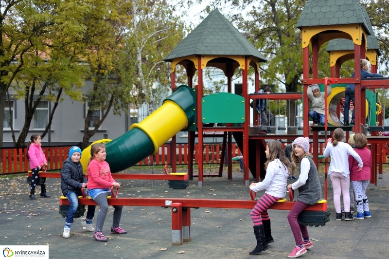 Őszi móka a Benczúr téren - fotó Szarka Lajos