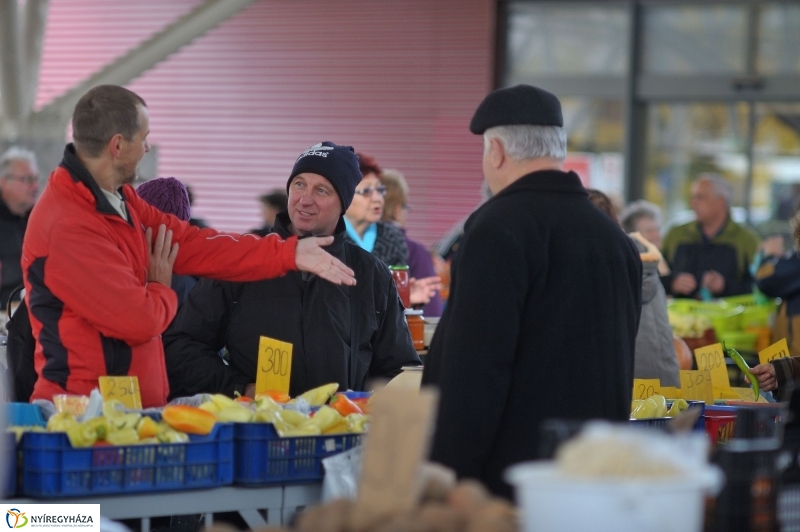 Búza téri piac ősszel - fotó Szarka Lajos