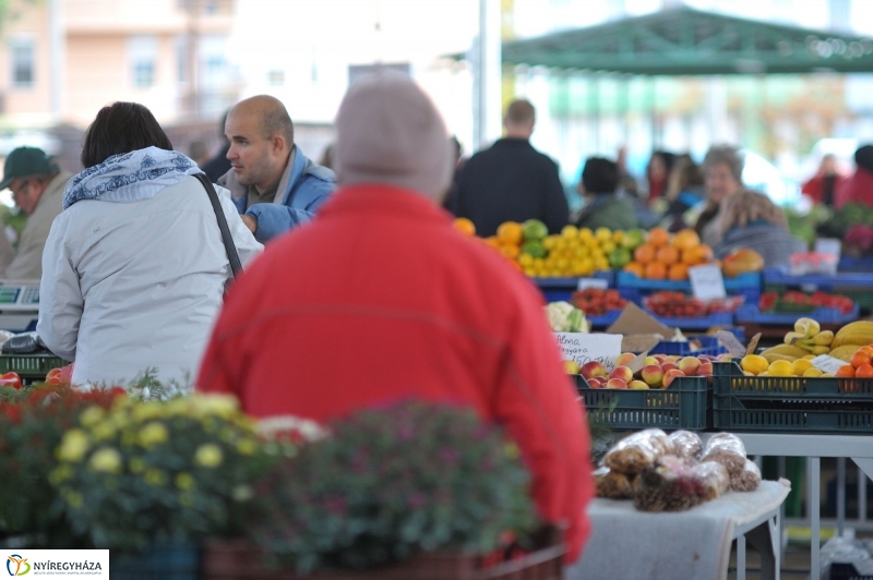 Búza téri piac ősszel - fotó Szarka Lajos