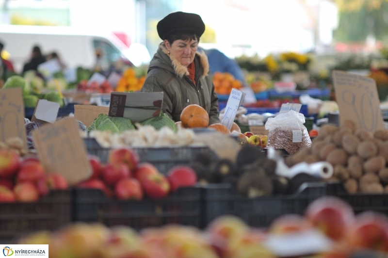 Búza téri piac ősszel - fotó Szarka Lajos