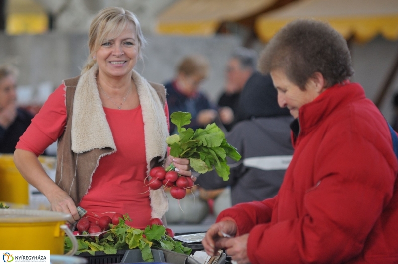 Búza téri piac ősszel - fotó Szarka Lajos