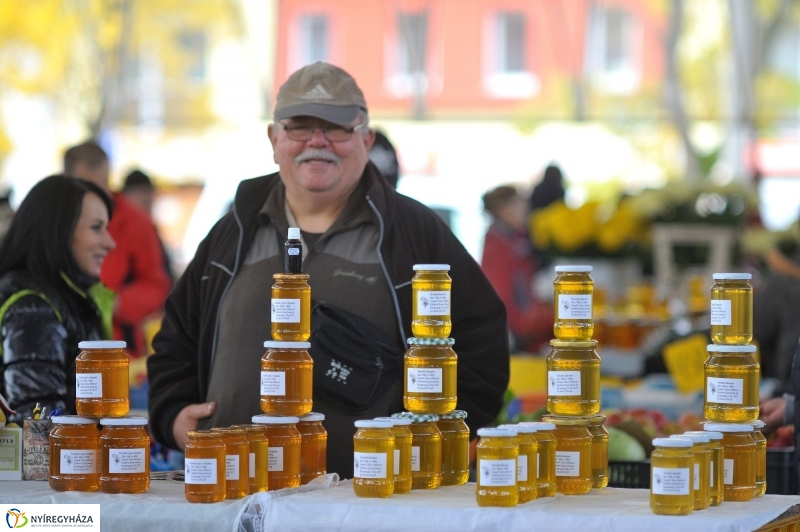 Búza téri piac ősszel - fotó Szarka Lajos
