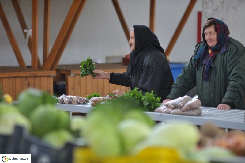 Búza téri piac ősszel - fotó Szarka Lajos