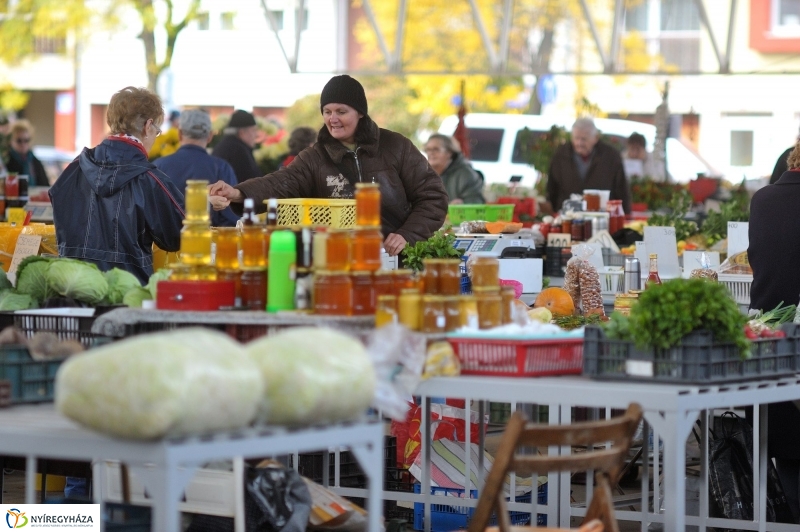 Búza téri piac ősszel - fotó Szarka Lajos