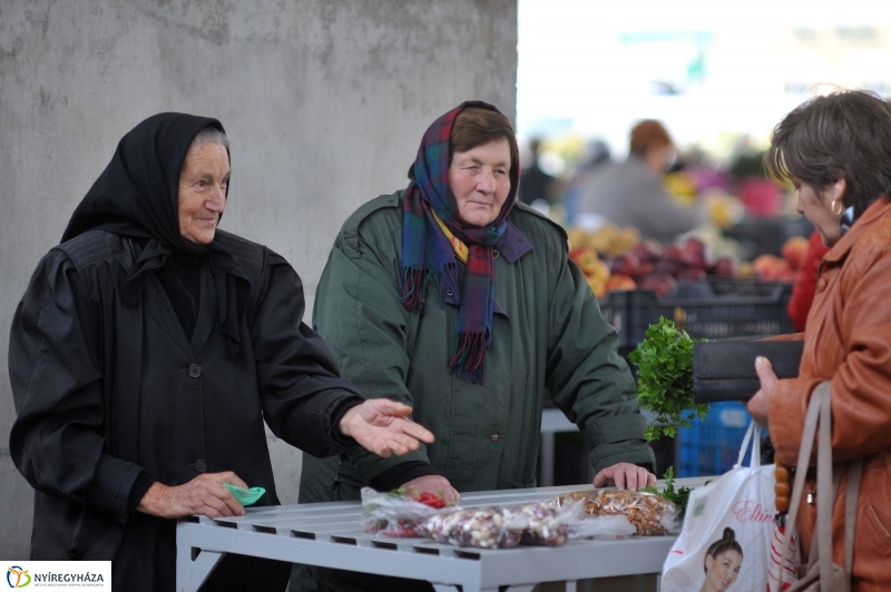 Búza téri piac ősszel - fotó Szarka Lajos