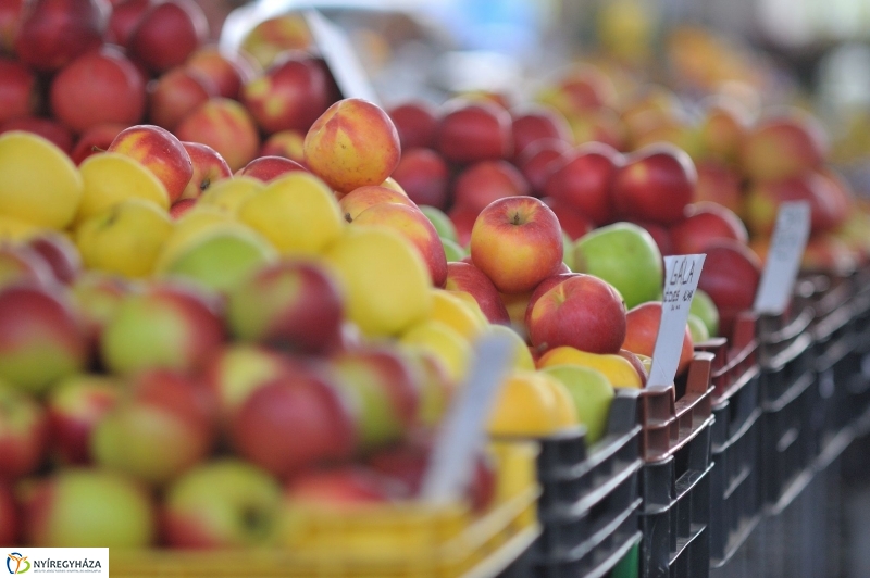 Búza téri piac ősszel - fotó Szarka Lajos