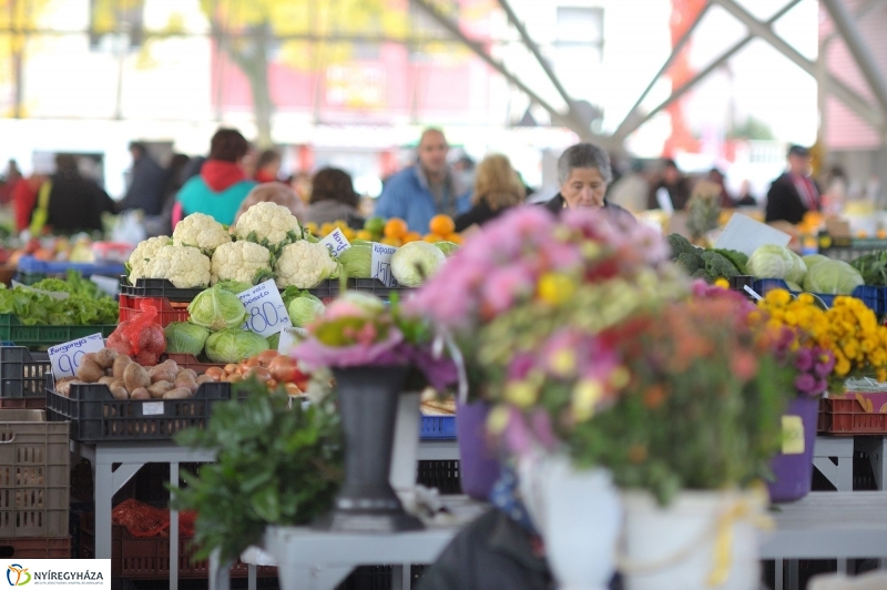 Búza téri piac ősszel - fotó Szarka Lajos