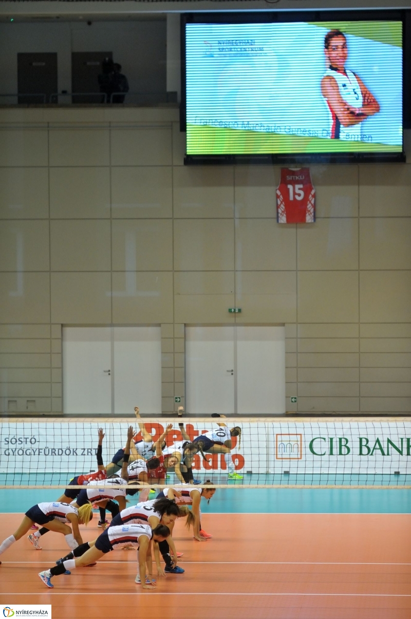 Röplabda szerződés aláírás - fotó Szarka Lajos