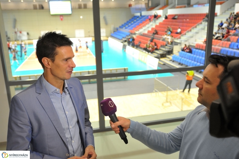 Röplabda szerződés aláírás - fotó Szarka Lajos