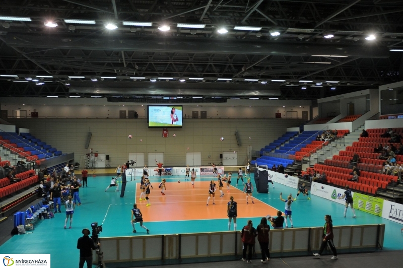 Röplabda szerződés aláírás - fotó Szarka Lajos