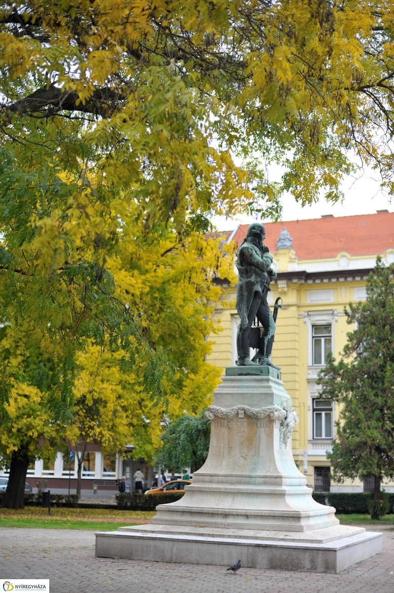 Sokarcú ősz Nyíregyházán - fotó Szarka Lajos