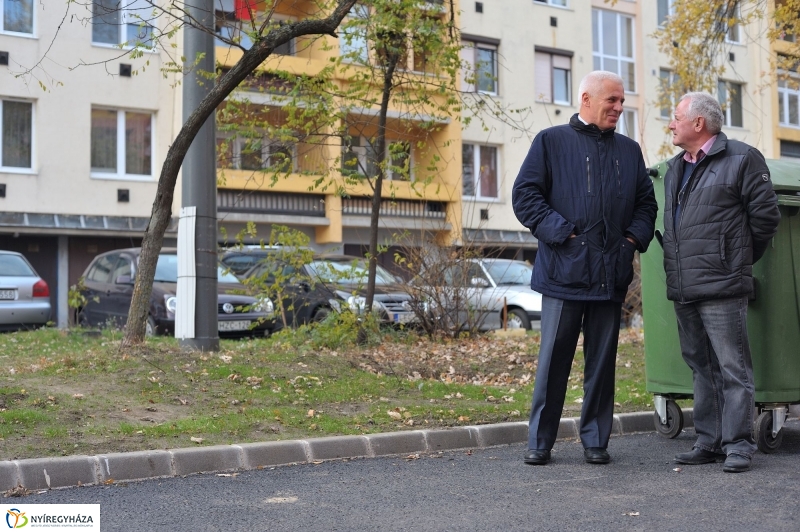 Helyszíni bejárás a Szántó Kovács János utcán - fotó Szarka Lajos