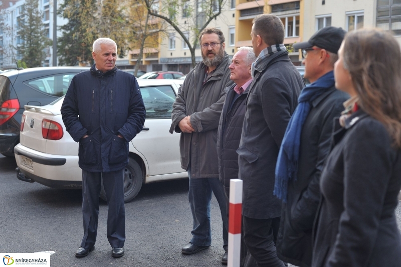 Helyszíni bejárás a Szántó Kovács János utcán - fotó Szarka Lajos