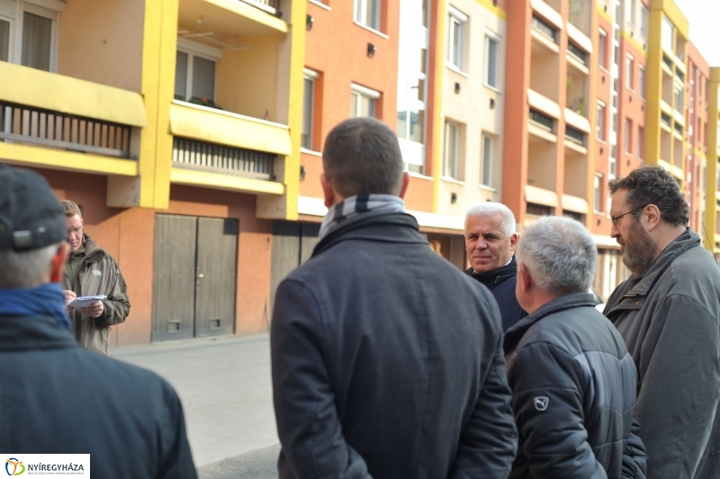 Helyszíni bejárás a Szántó Kovács János utcán - fotó Szarka Lajos
