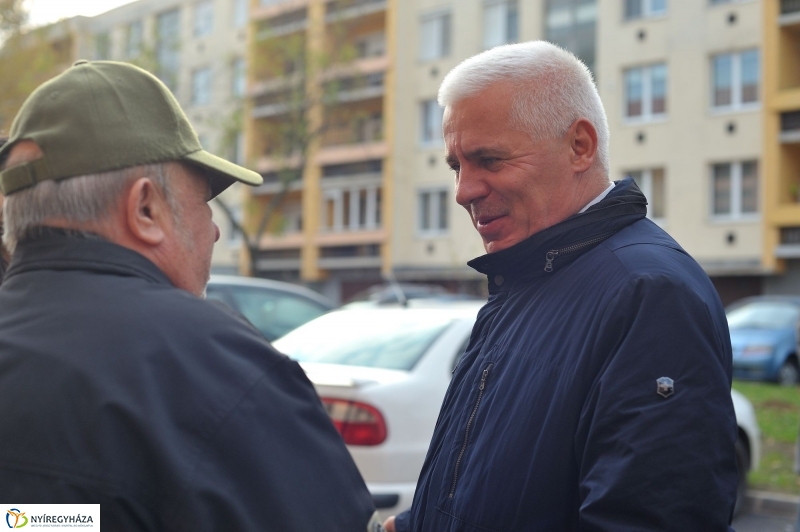 Helyszíni bejárás a Szántó Kovács János utcán - fotó Szarka Lajos