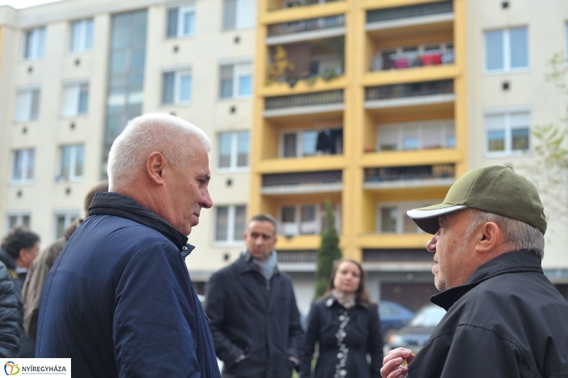 Helyszíni bejárás a Szántó Kovács János utcán - fotó Szarka Lajos