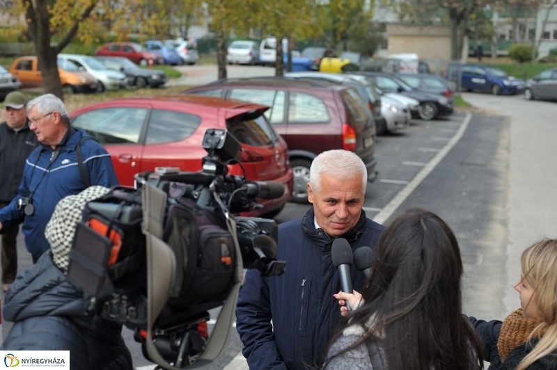 Helyszíni bejárás a Szántó Kovács János utcán - fotó Szarka Lajos
