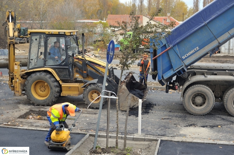 Elkezdődött a beruházás a Szegfű utcán XIII - fotó Szarka Lajos