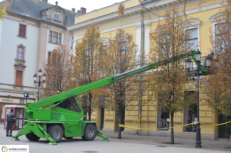 Készülnek az adventi díszítések - fotó Szarka Lajos