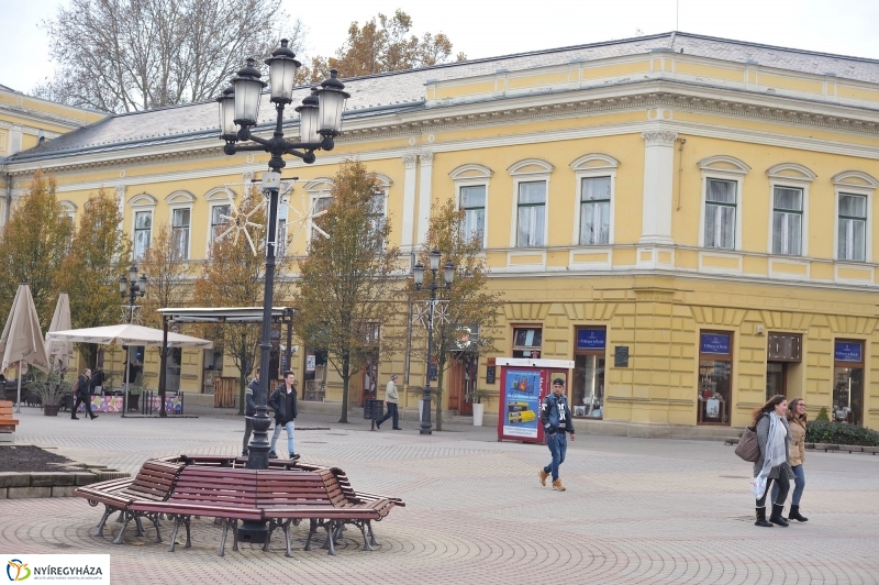 Készülnek az adventi díszítések - fotó Szarka Lajos
