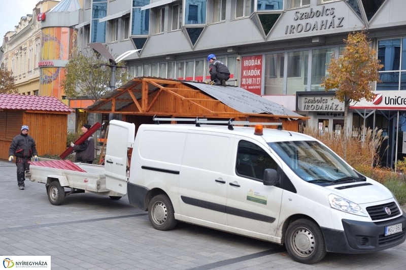 Készülnek az adventi díszítések - fotó Szarka Lajos